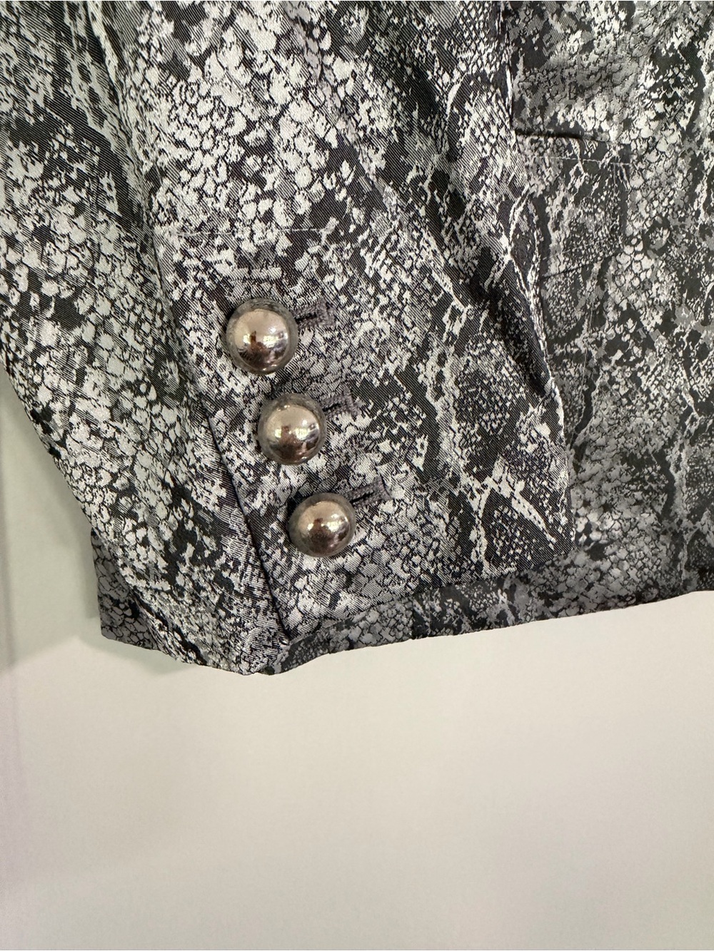 Joan Rivers QVC Vintage Y2K Silver and Black Shimmery Snakeskin Blazer XL - Picture 5 of 10